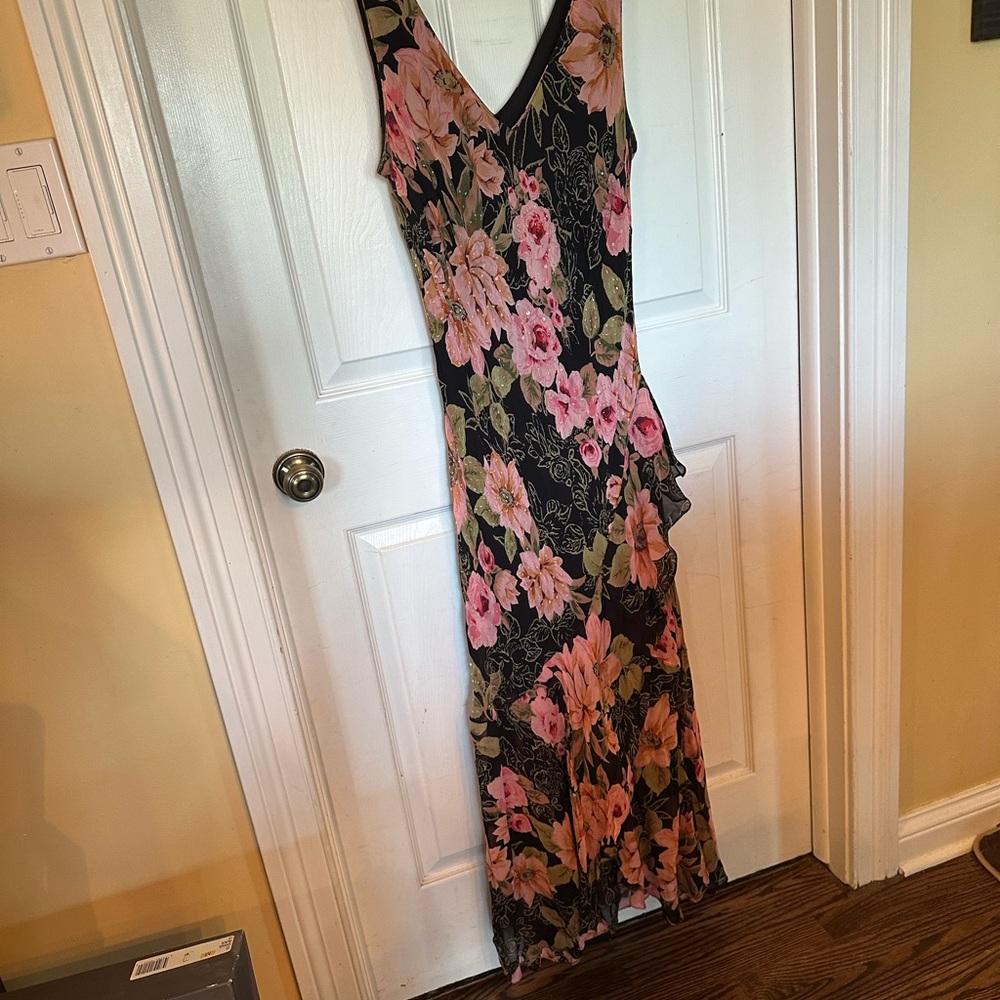 Floral Sleeveless Dress - Black and Pink